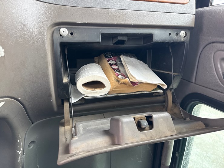 2008-peterbilt-386-image-25