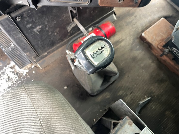 #1154-•-1996-freightliner-truck-tractor-(has-mn-reconstructed-title)-image-36