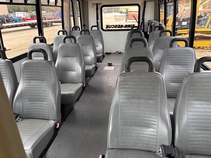 2013-ford-e450-image-7