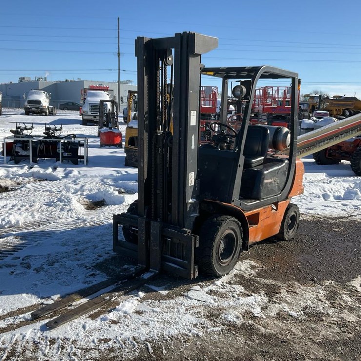 #1361 • Samsung V-Lift Forklift*