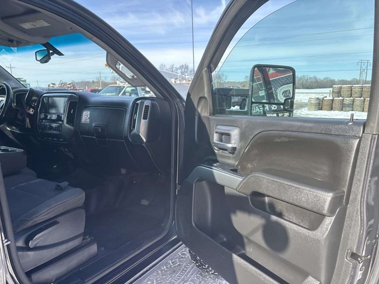 2015-chevrolet-2500-image-18