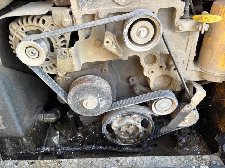 2012-jcb-225-image-31