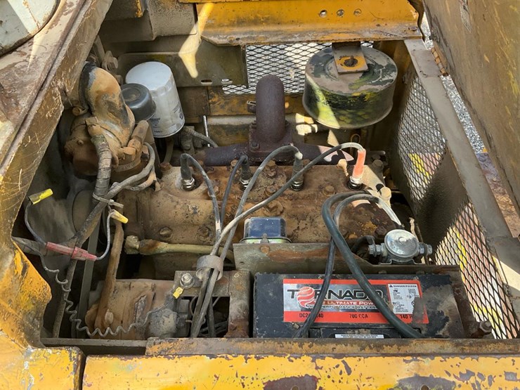 #1351-•-allis-chalmers-forklift-image-44