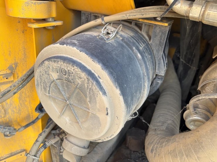 2012-jcb-225-image-28