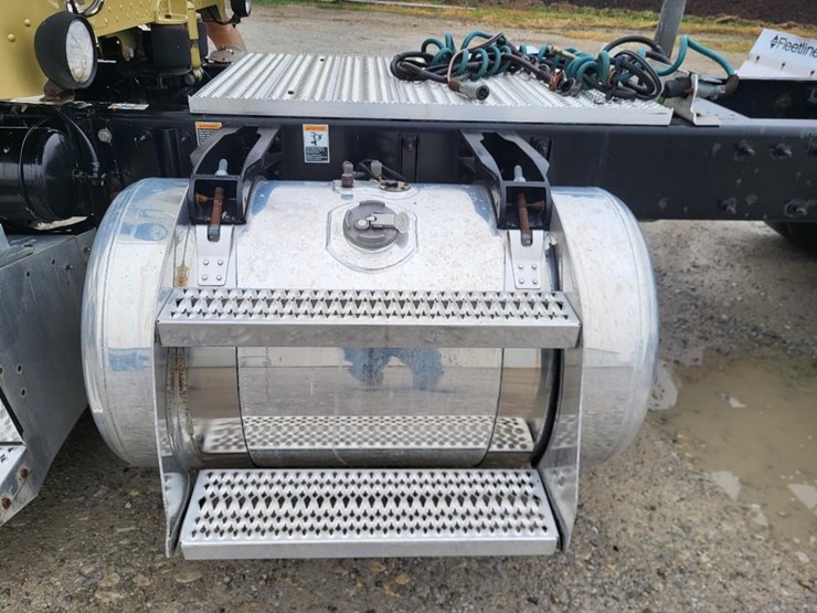 2012-peterbilt-386-image-15