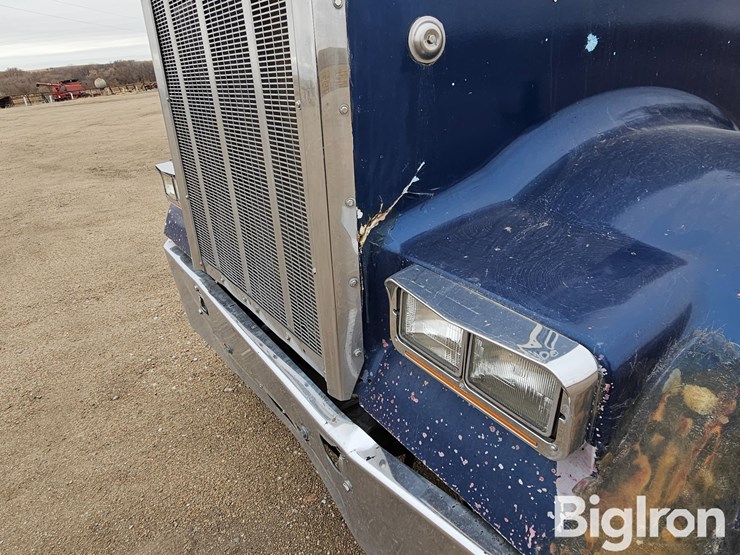 2005-kenworth-w900b-image-18