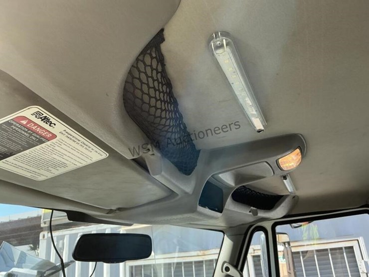 2015-international-7400-image-33