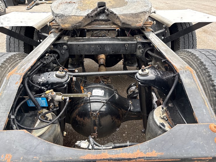 2008-peterbilt-386-image-28