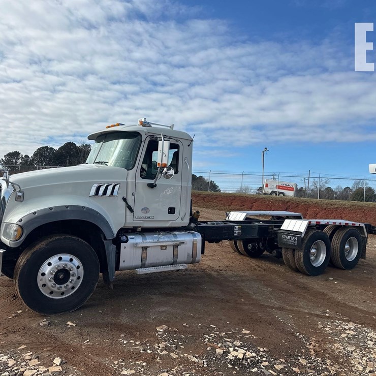 2016 MACK GRANITE GU433