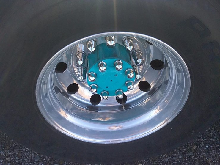 1996-freightliner-fld120-image-13