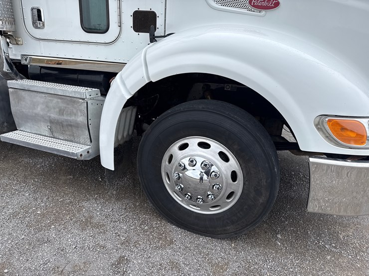 2008-peterbilt-386-image-13