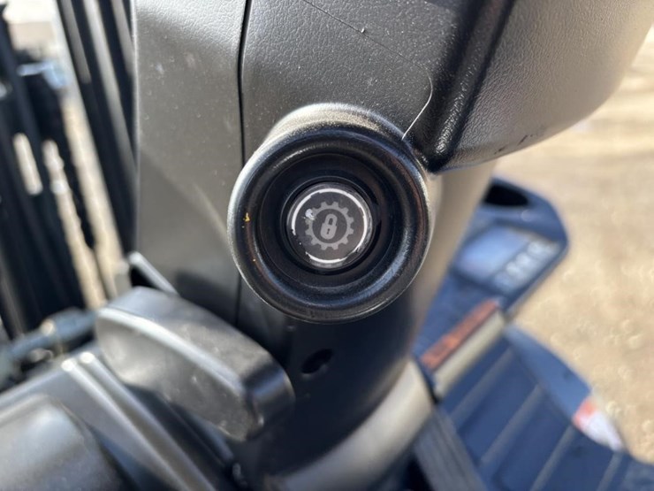 2020-toyota-8fg35u-image-22