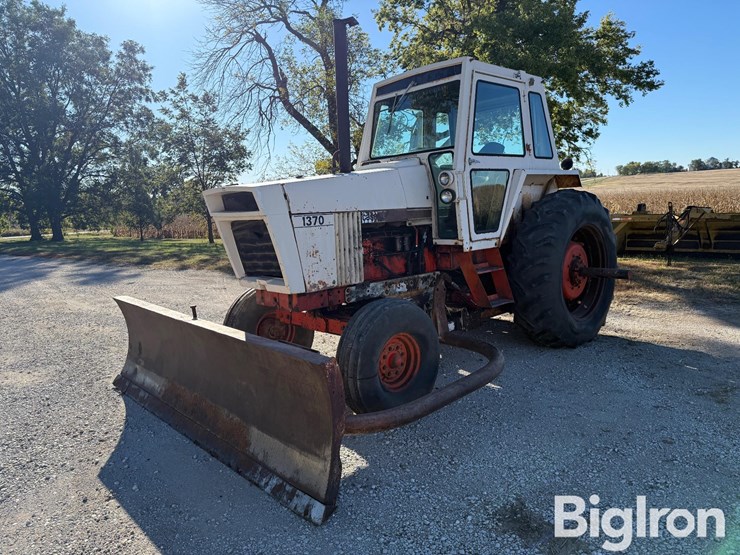 case-1370-2wd-tractor-image-1