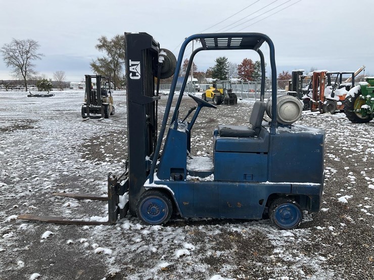 #1354-•-caterpillar-t80b-forklift-image-2