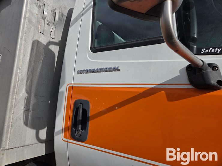 international-7400-image-11