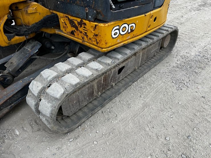 2010-john-deere-60d-image-15