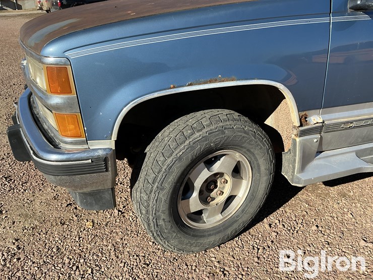 chevrolet-suburban-1500-image-13