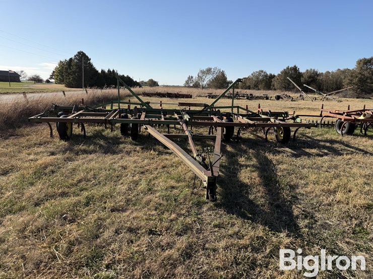 john-deere-25-image-2