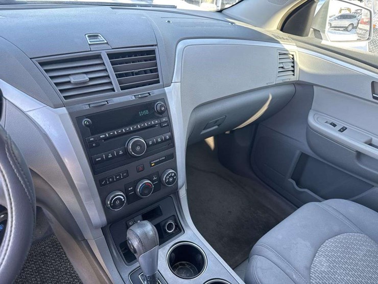 2009-chevrolet-traverse-image-17