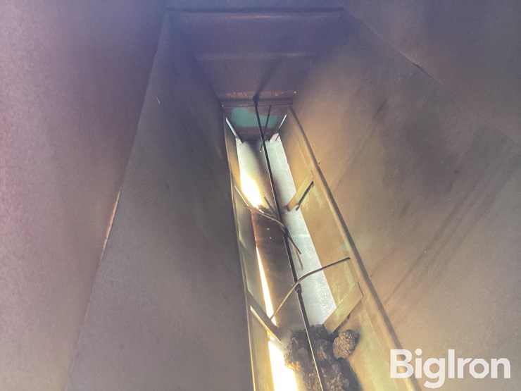 oklahoma-pride-325-bu-t/a-feeder-wagon-image-20