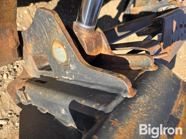 new-holland-c227-image-15