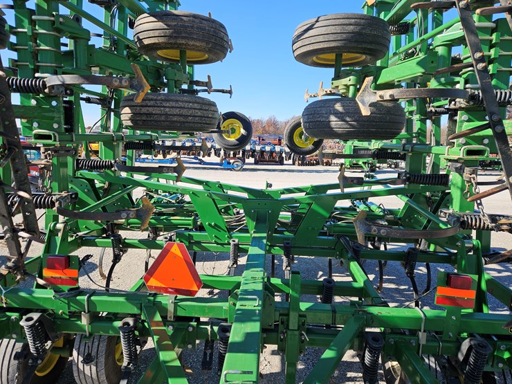 john-deere-2210-image-11