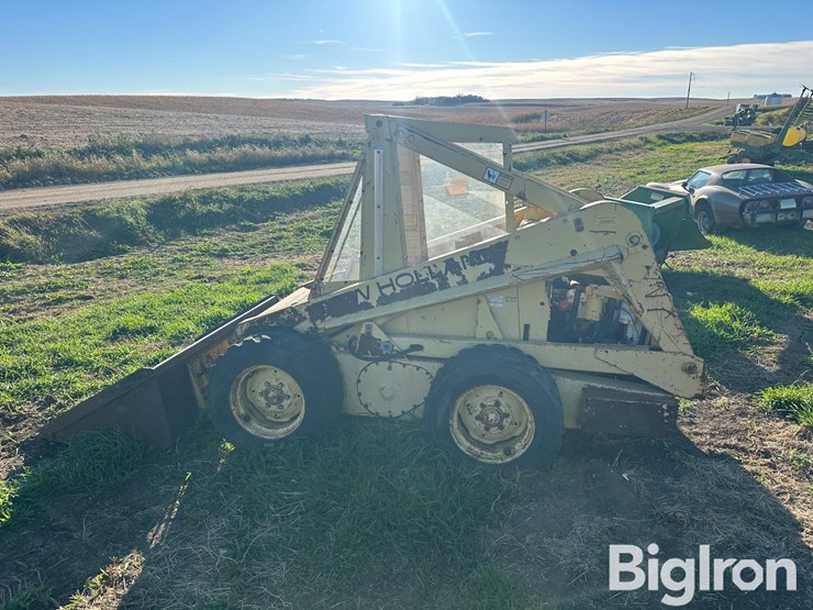 new-holland-l35-image-8