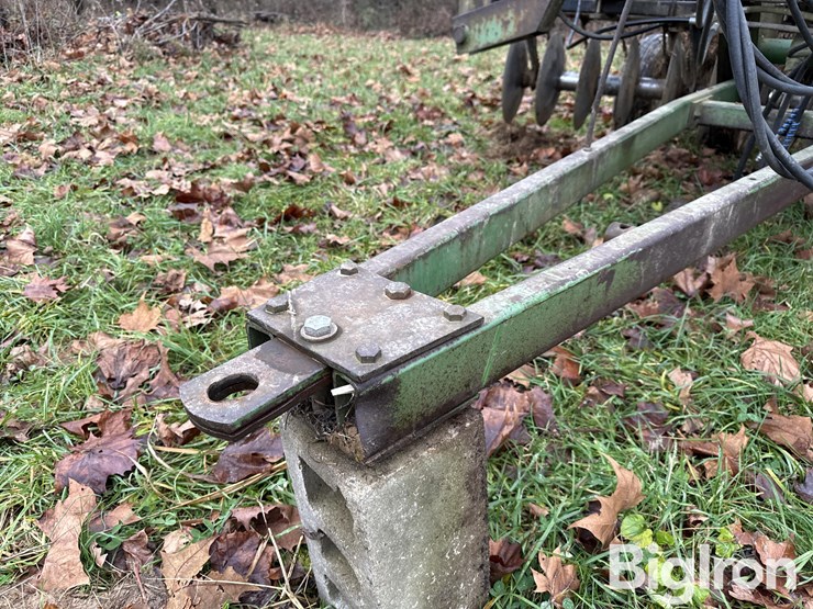 john-deere-230-image-9