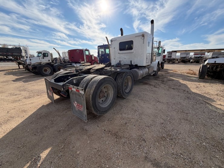 2016-peterbilt-389-image-5