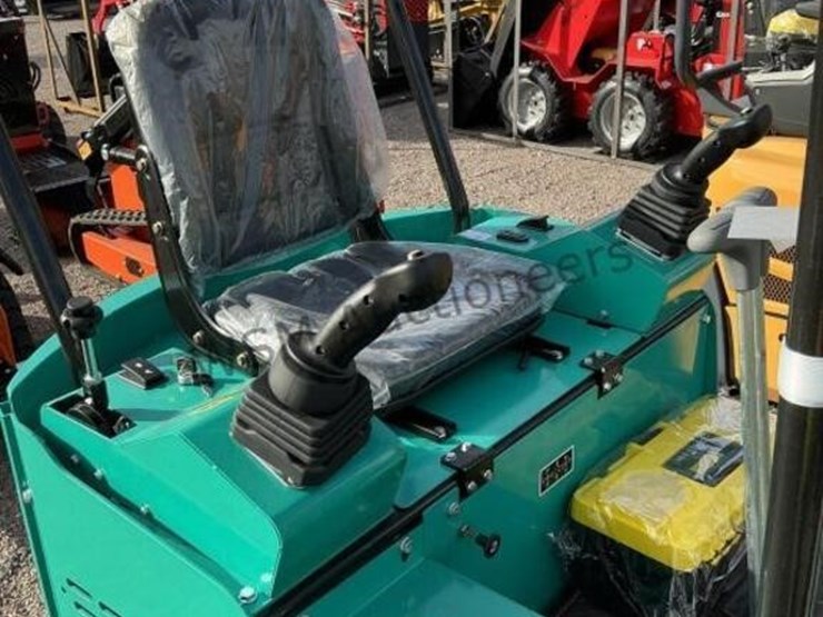 2025-agt-h15r-mini-excavator-image-7