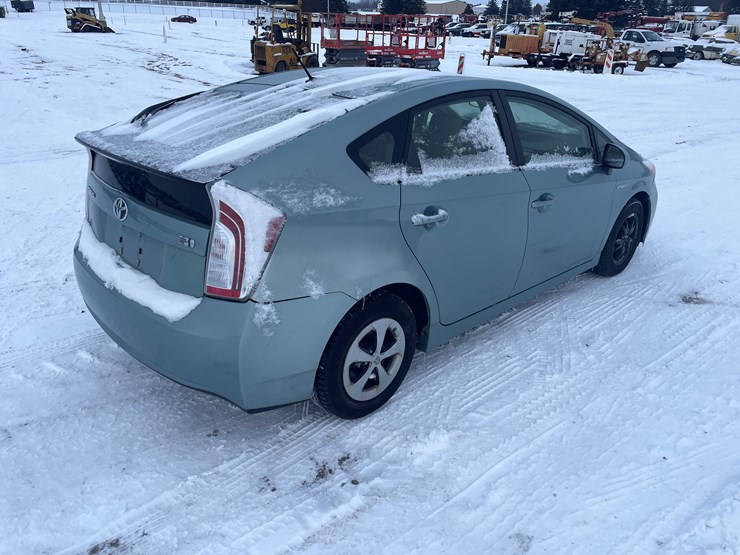 #1155-•-2013-toyota-prius-hybrid-(has-mn-title-in-delay)-image-3