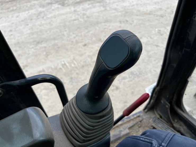 2010-john-deere-60d-image-33