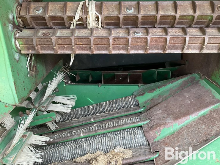 john-deere-300-image-19