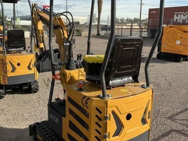 2025-agt-mx12r-mini-excavator-image-3