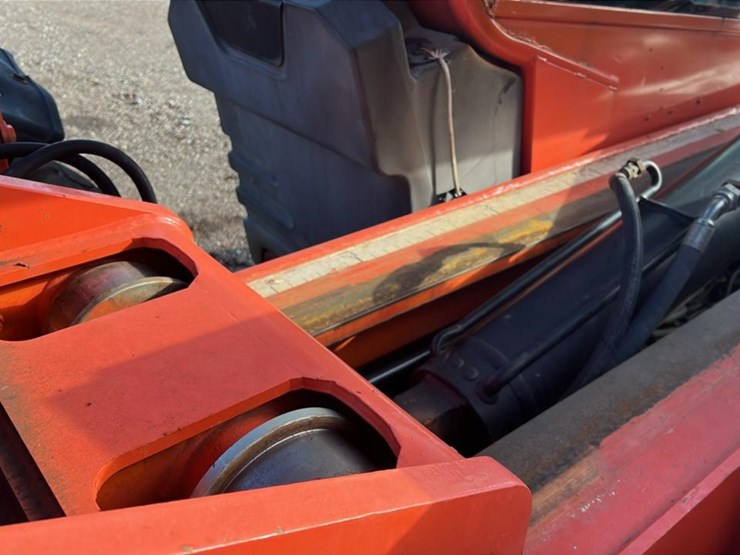 2005-lull-644e-42-image-33