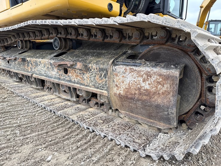 caterpillar-330-image-13