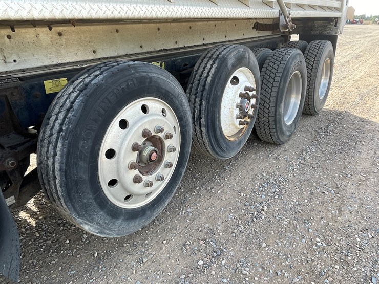 international-7400-image-10