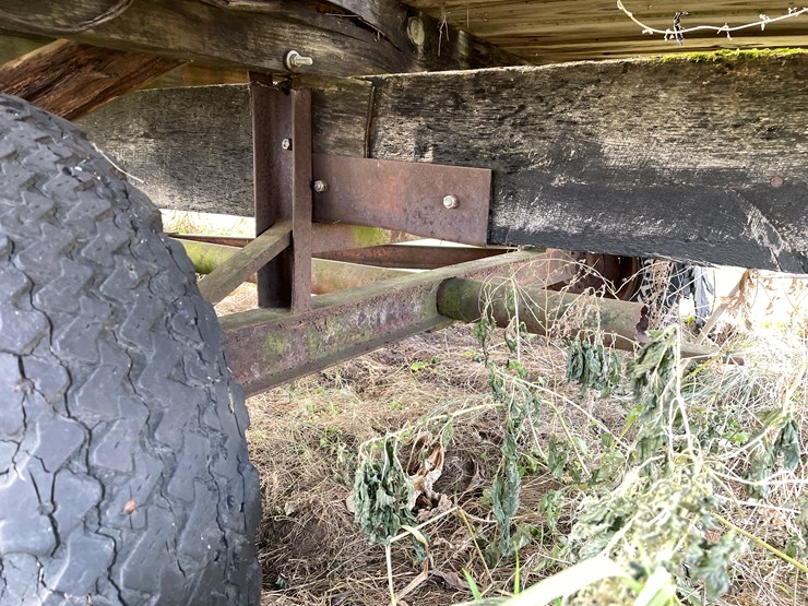 #210-•-16'-hay-rack-on-running-gear-(boyceville,-wi)-image-27