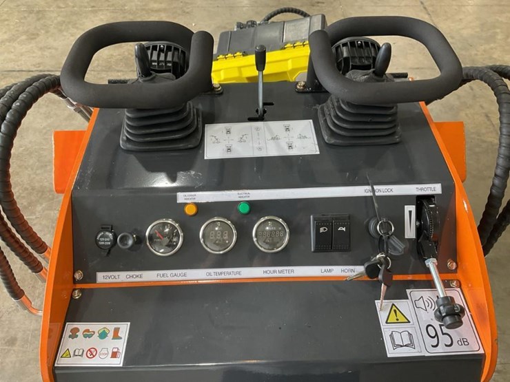 #1005-•-new-land-hero-ldh-t460-mini-track-skid-steer-loader-image-19