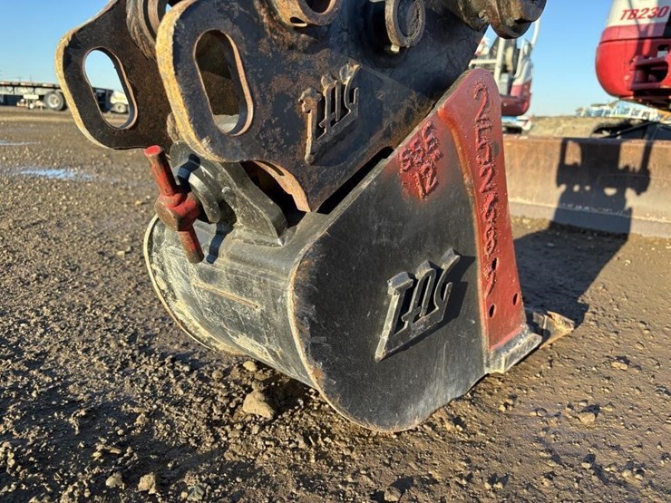 takeuchi-tb230-image-12