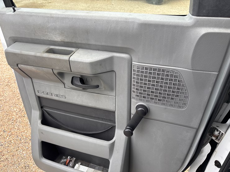 2013-ford-e450-image-11