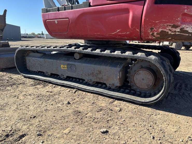 takeuchi-tb240-image-22