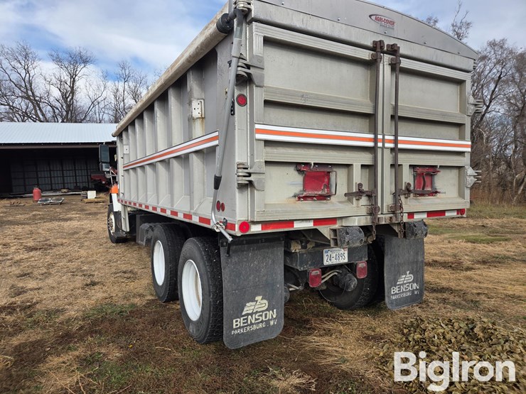 international-7400-image-8