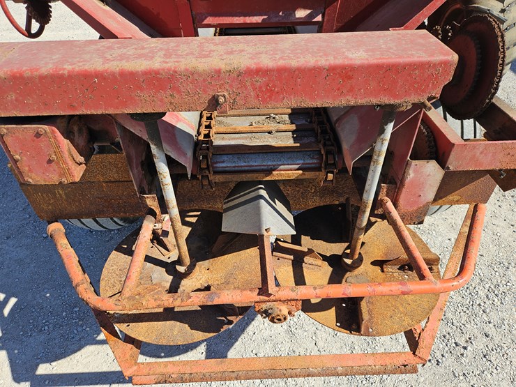 #203750-•-bbi-10-litter-spreader-image-11