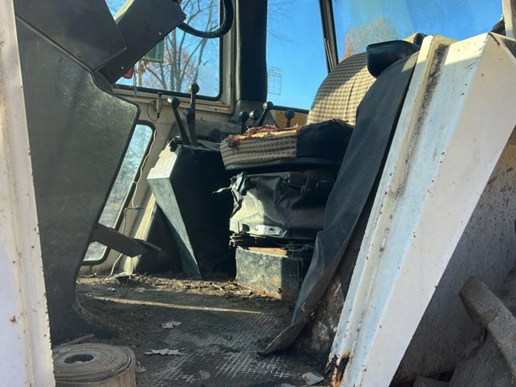 j-i-case-2590-image-30