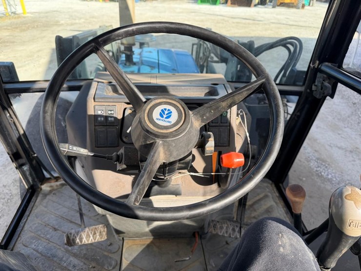 new-holland-3930-image-24