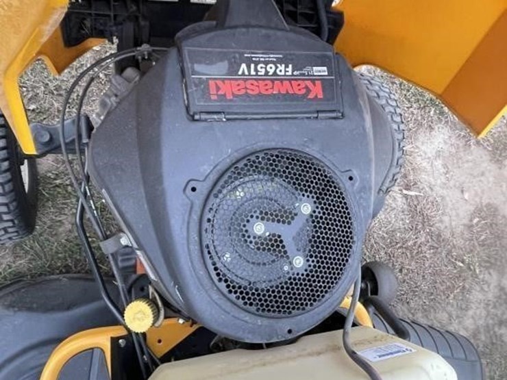 cub-cadet-xt2-riding-lawn-mower-image-7