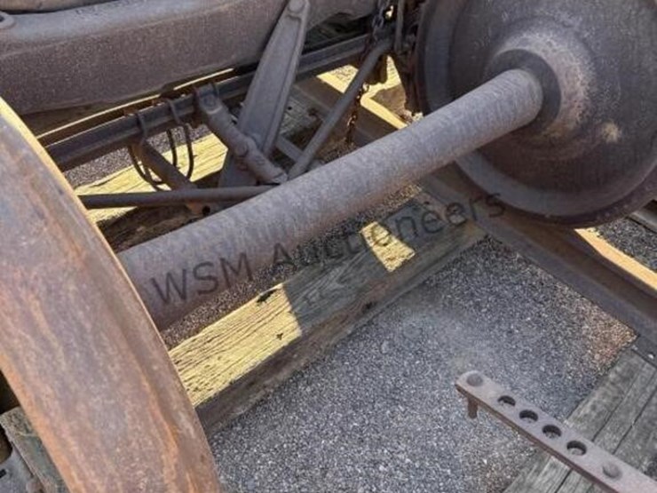 caboose-rail-car-w/-trucks-&-rail-section-image-42