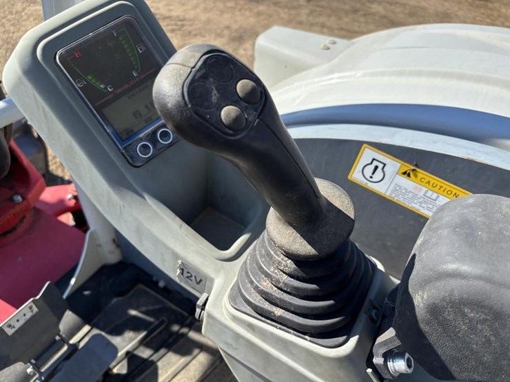 takeuchi-tb240-image-31