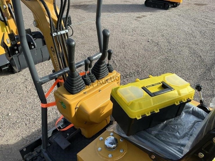 2025-agt-mx12r-mini-excavator-image-10